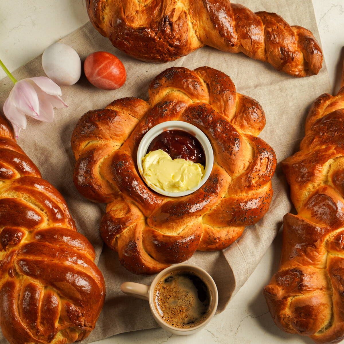 A húsvéti menü szimbolikája – Ezt jelenti a sonka, tojás, kalács