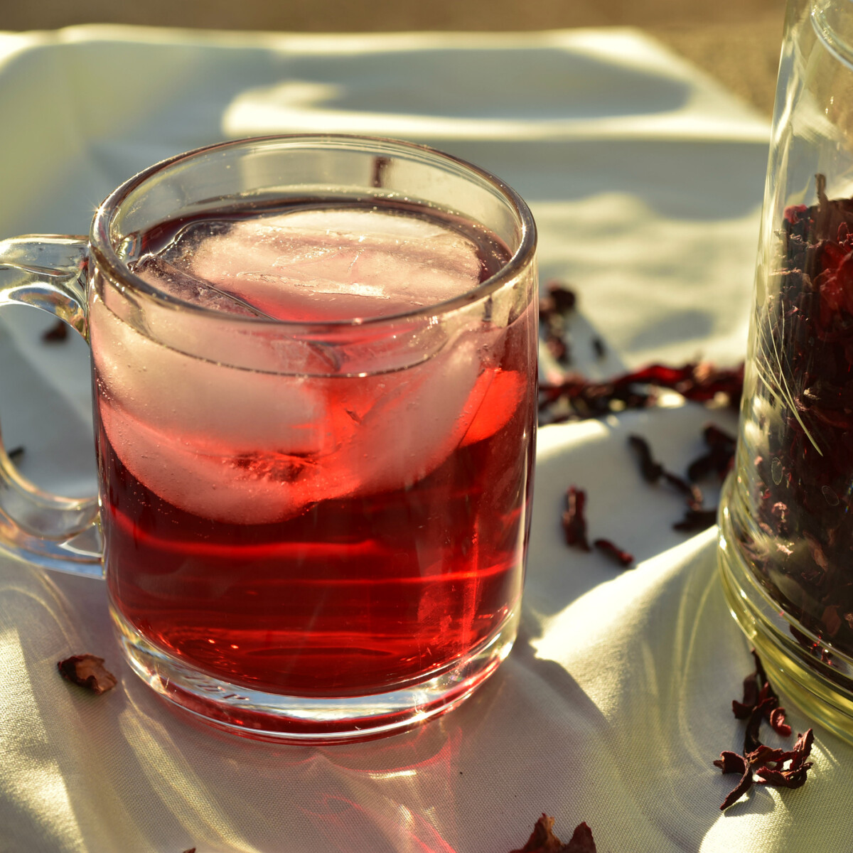 Készítsd el ezt a Hold teát, amivel enyhítheted a PMS tüneteit