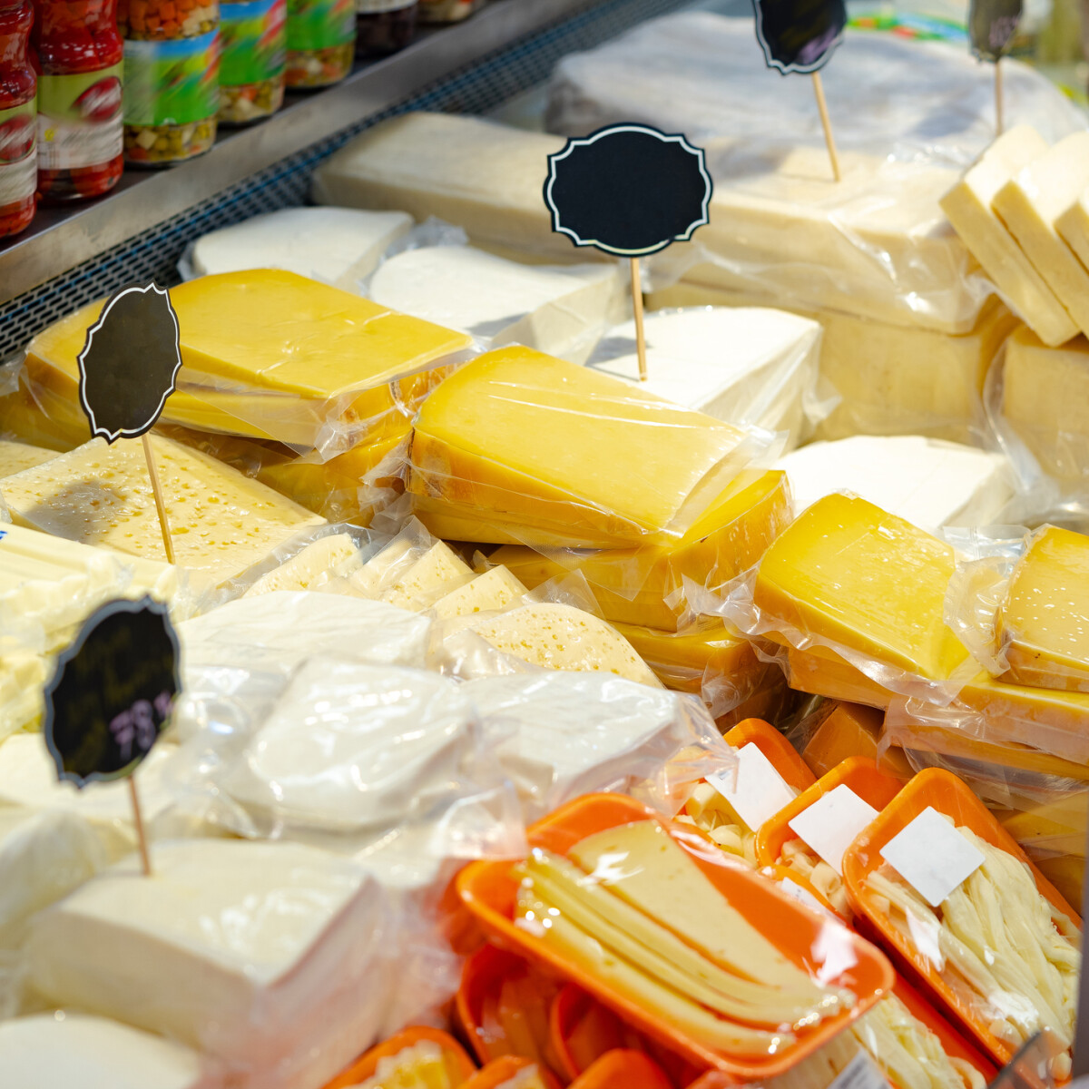 Megint drágulni fog a magyarok kedvenc sajtja