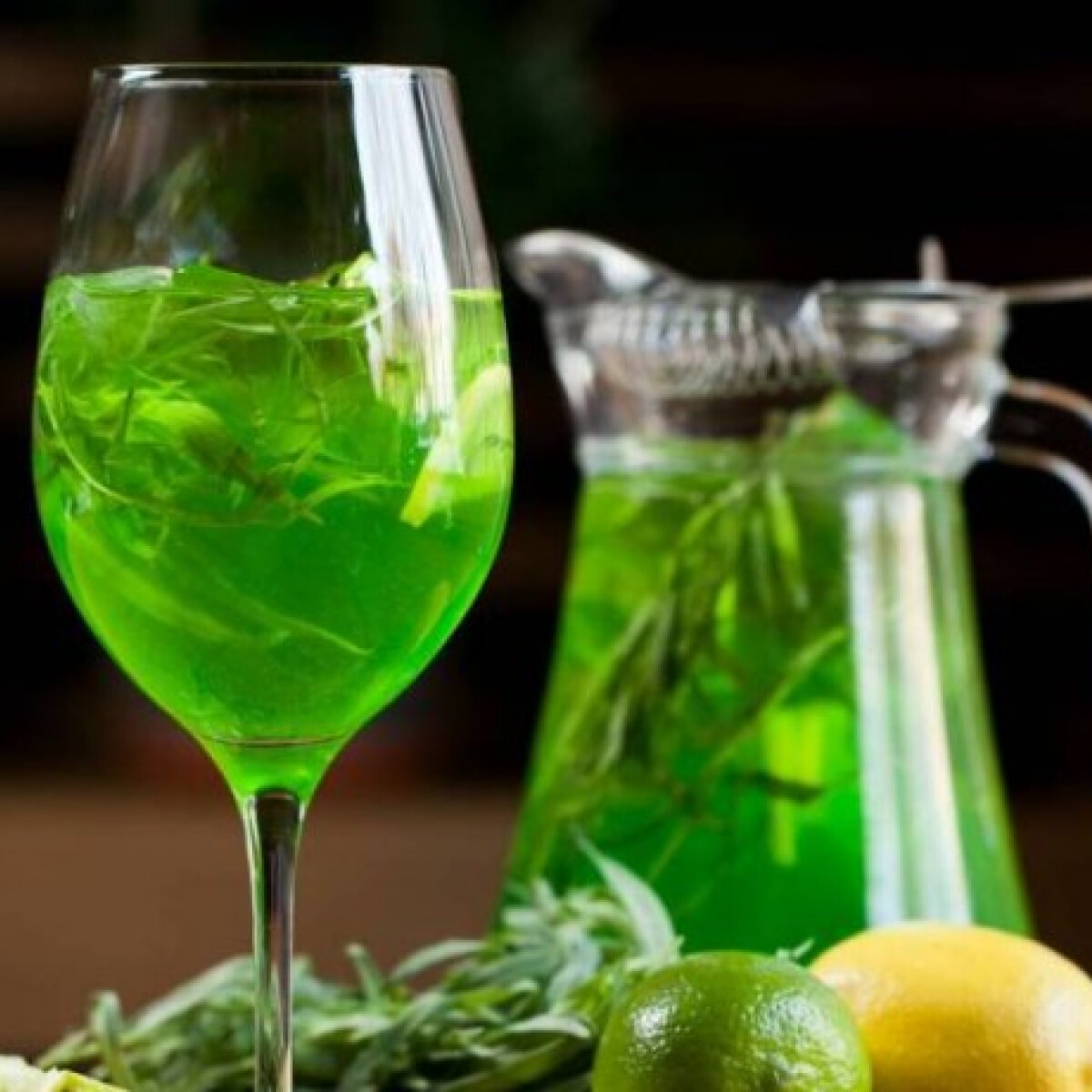 Nem fogod kitalálni, milyen zöldfűszerből készül ez a frissítő, nyári ital!