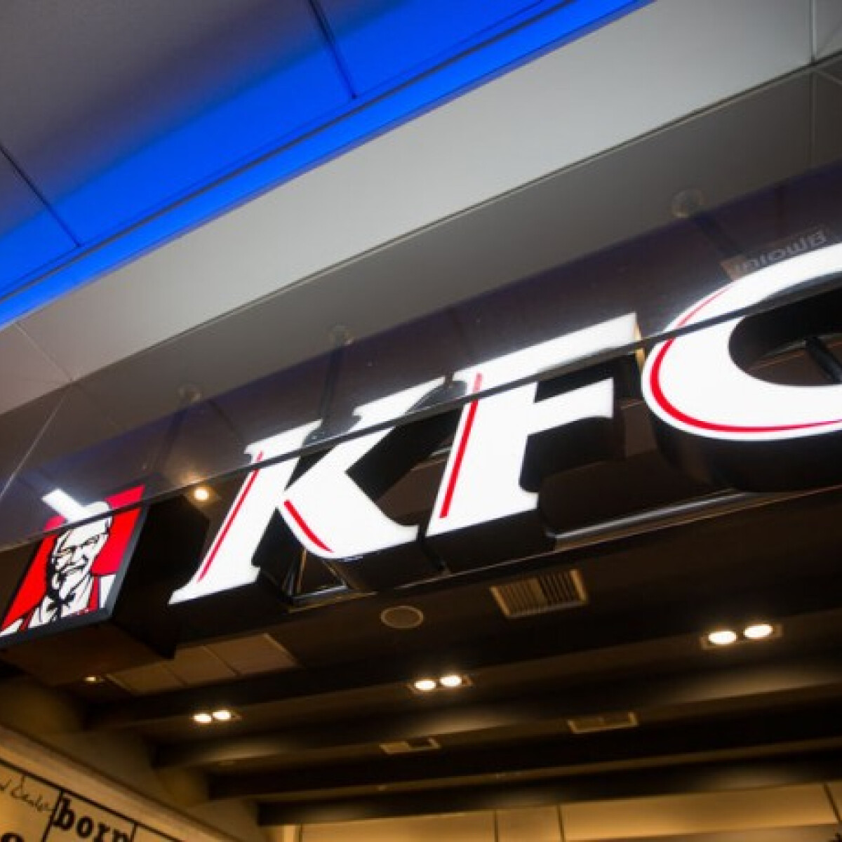 Itt a KFC állásfoglalása a Király utcai étteremben történtek kapcsán