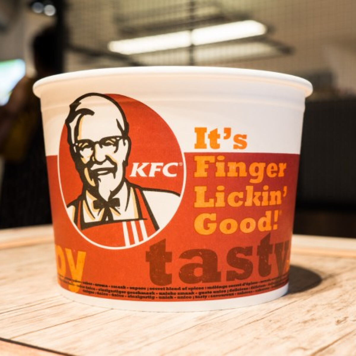 Magára tetováltatta a KFC logóját egy fiatal lány - tettéért most ingyen sült csirkét remél