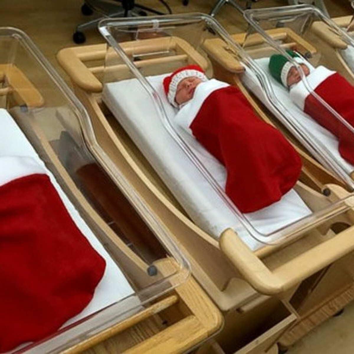 10 fájóan kreatív karácsonyi kórházi dekoráció külföldről