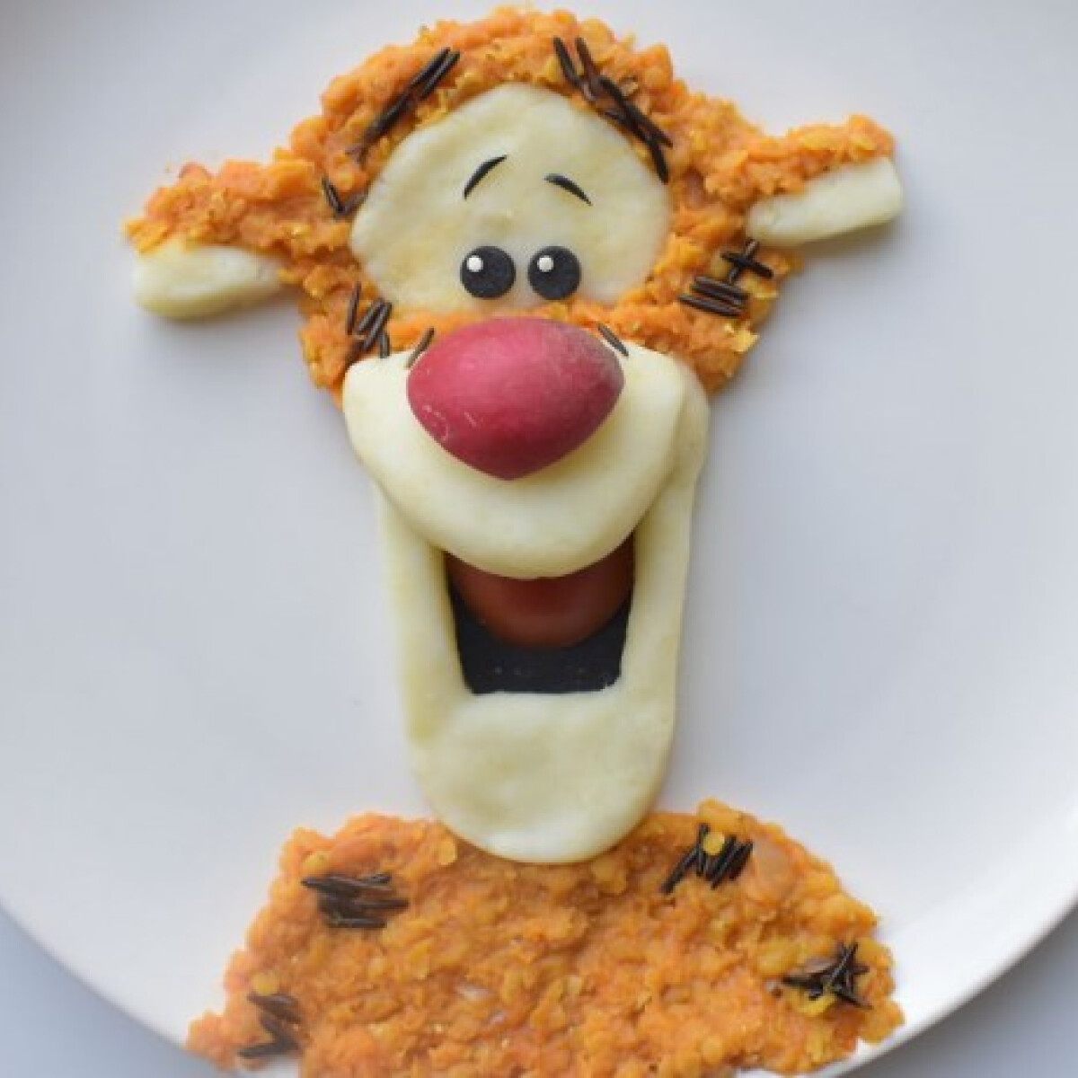 Mesés ételeket készít kisfiának egy anyuka - Művészi alkotások a tányéron