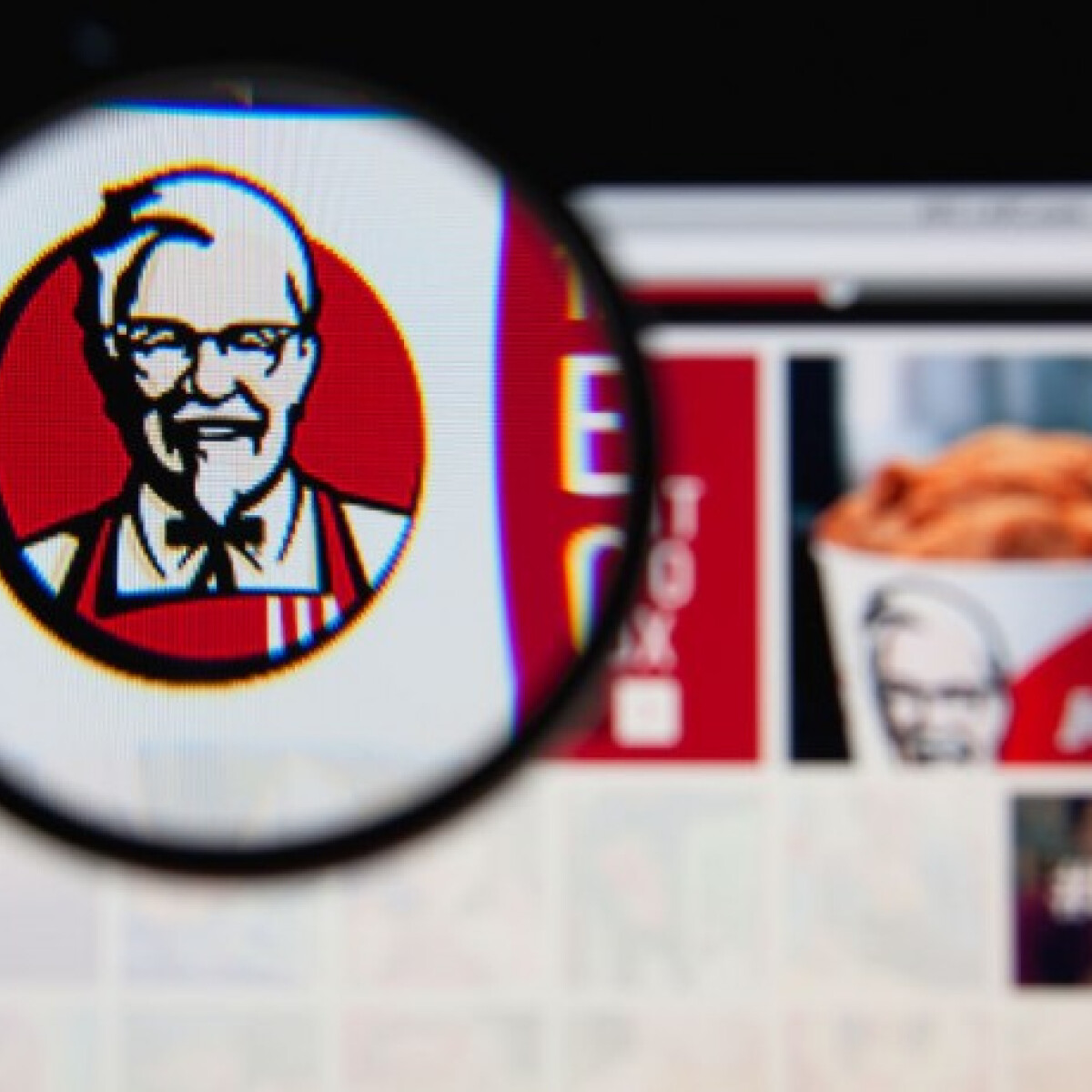 Így reagált az internet népe a KFC-ben történtekre - A gyorsétterem közösségi oldalán elindult a kommentháború