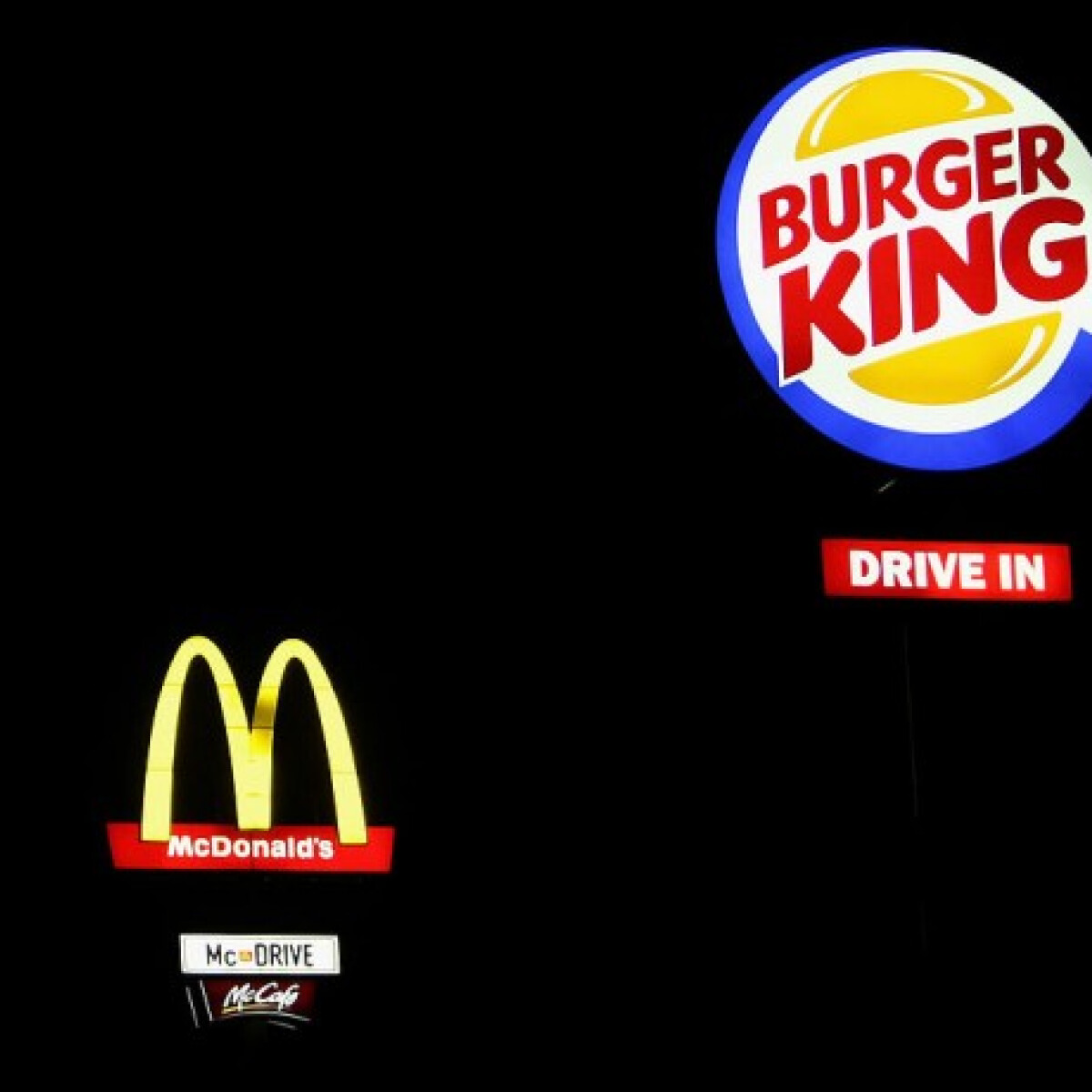Összejött a McDonald's és a Burger King – Így még tuti nem láttad őket együtt!