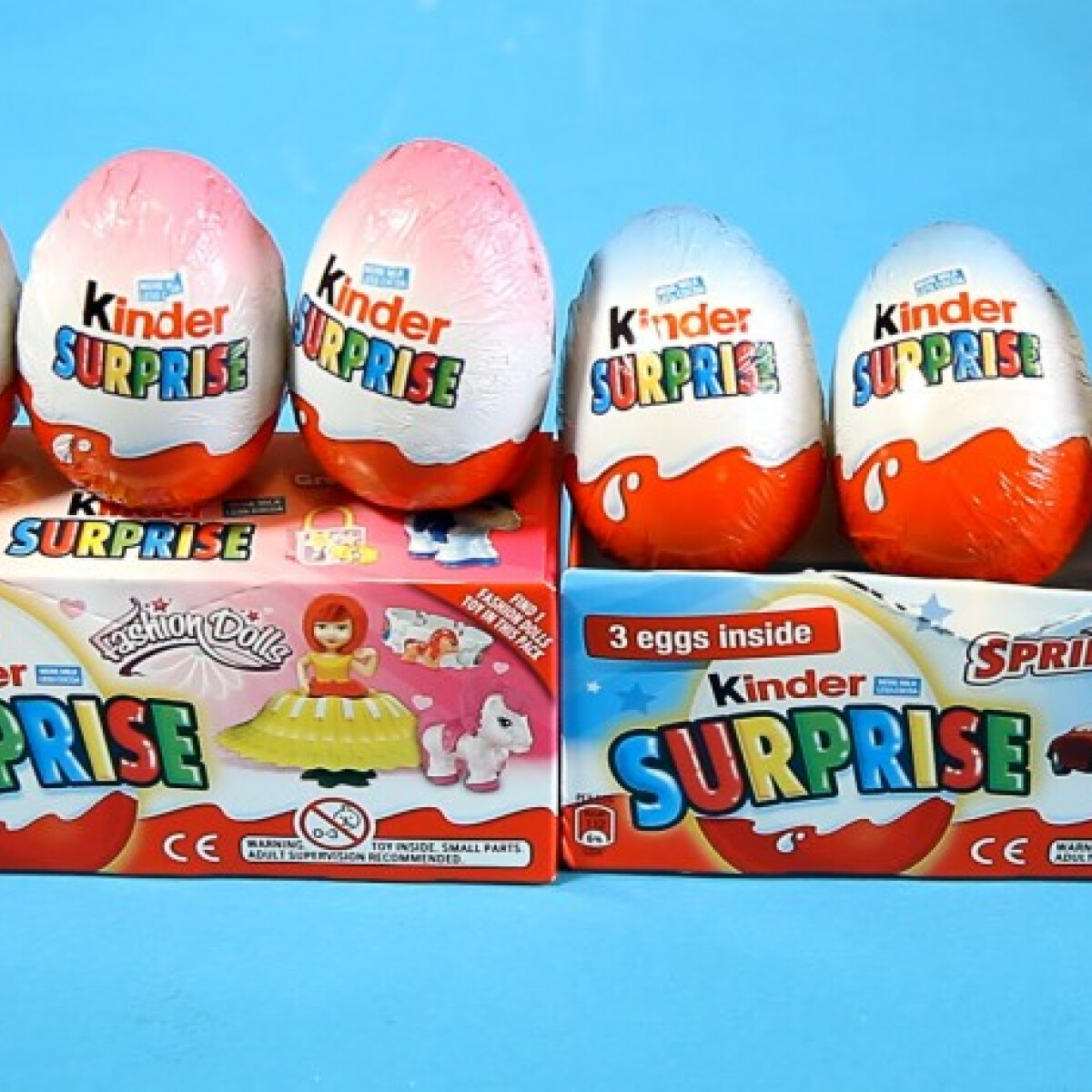 Szexista Kinder tojások Angliában - A kisfiúk nem játszhatnak Hello Kitty figurákkal?