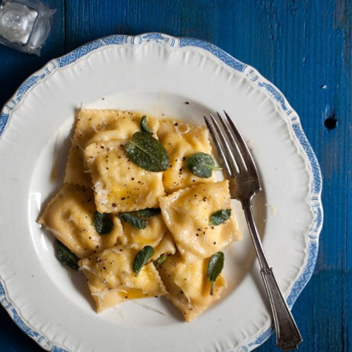 Mit főzzek ma? Pestós lencseleves, citromos-ricottás ravioli és meggyes pite a menü