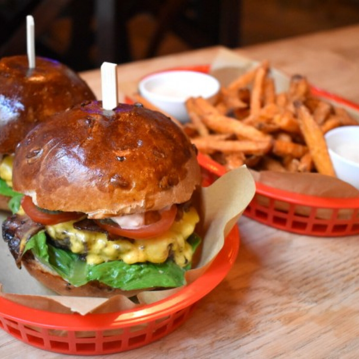 Főzdefriss sörök és angusburger malátás buciban - A FIRST Craft Beer & BBQ-ban jártunk