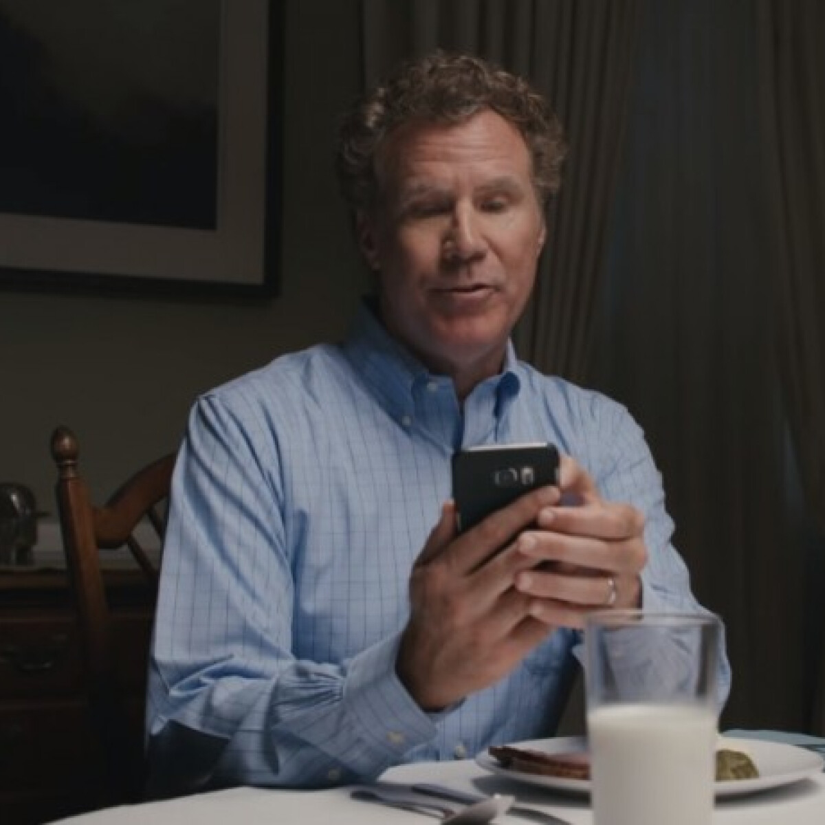 Will Ferrell mobilozik evés közben, és ez egyáltalán nem vicces