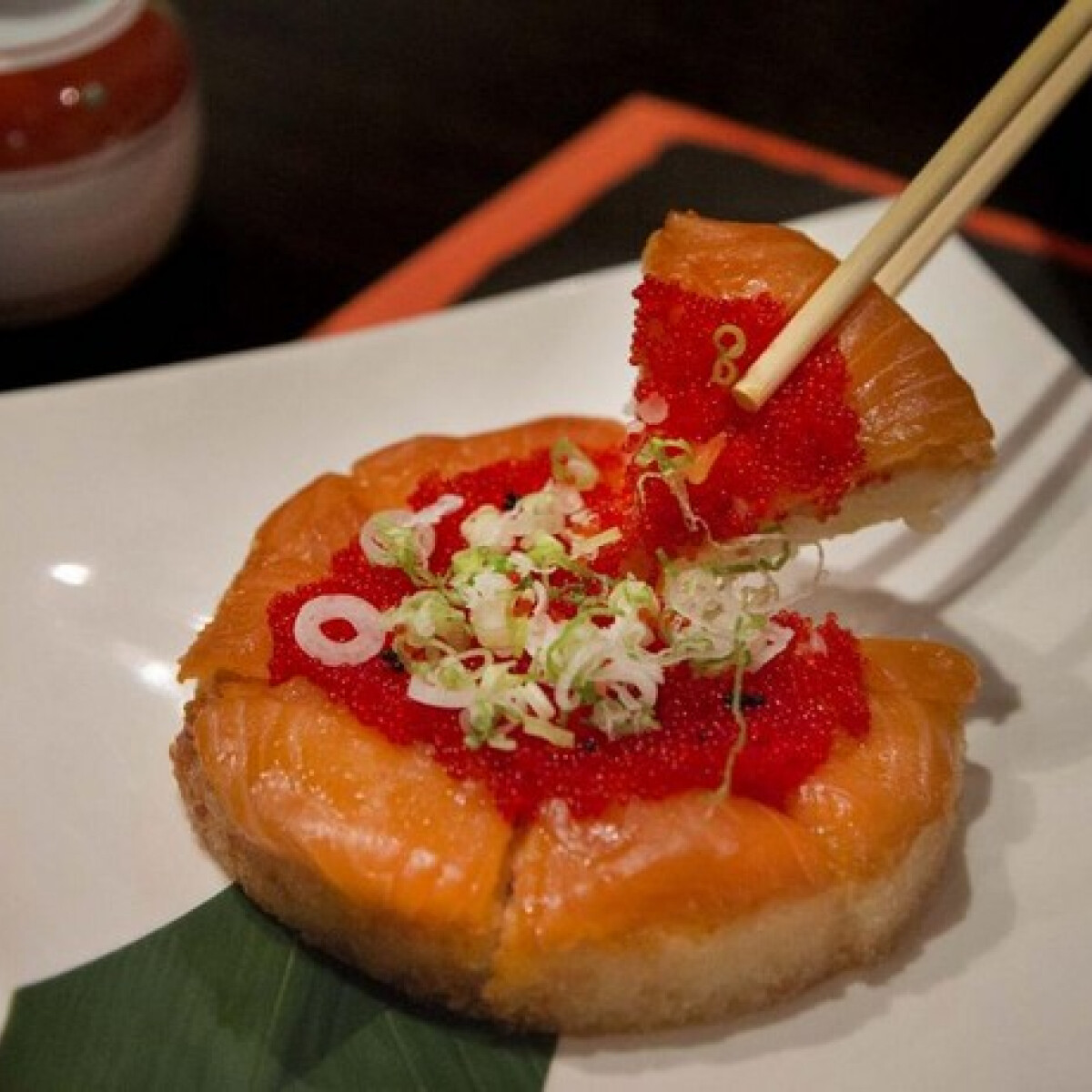 Sushi-pizza – Így formálták át a japánok az olaszok nemzeti ételét. Megszentségtelenítés?