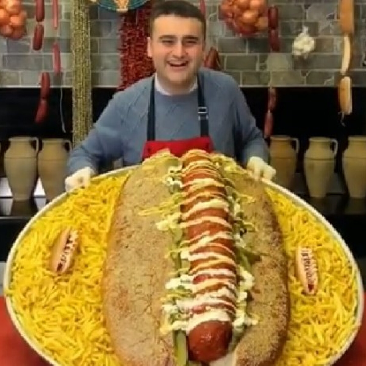 Gigantikus méretű ételeket készít ez a srác