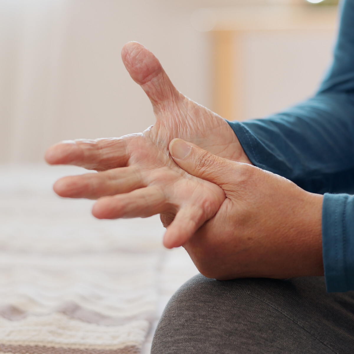 Fontos dolgot jelezhet, testünk melyik oldalán tapasztaljuk a Parkinson-kór első tüneteit
