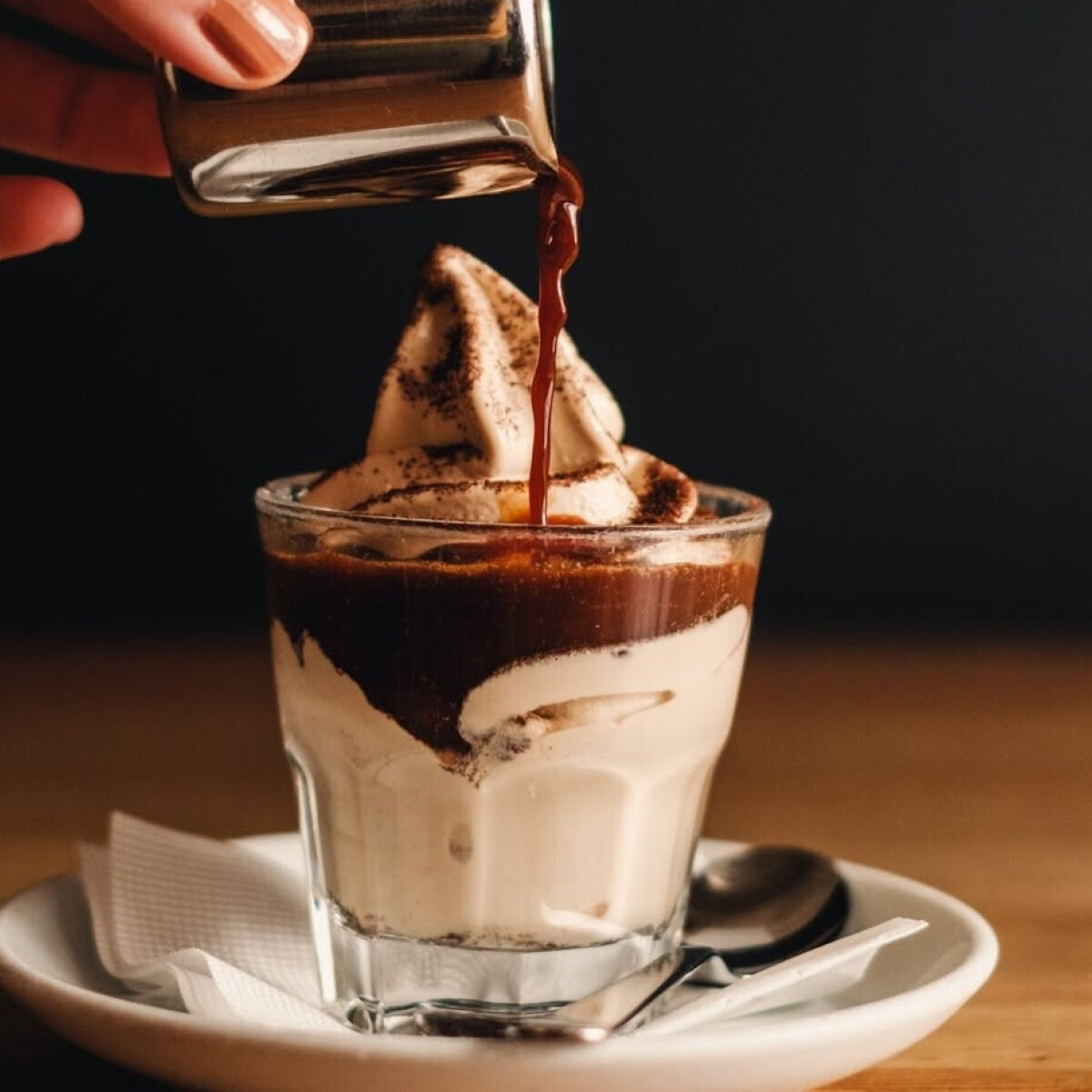 Vaníliafagyis affogato, frappé, cold brew – 6+1 hely, ahol tökéletes jegeskávékkal várnak