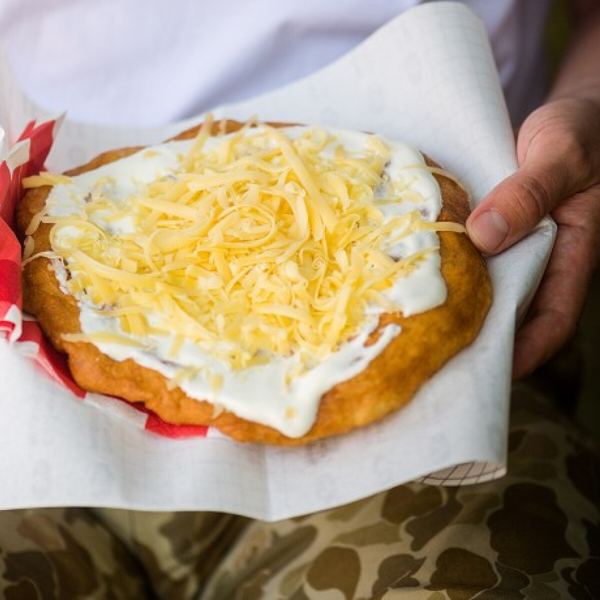 Ropogós balatoni lángos házilag, ami kizárt, hogy csalódást okozzon