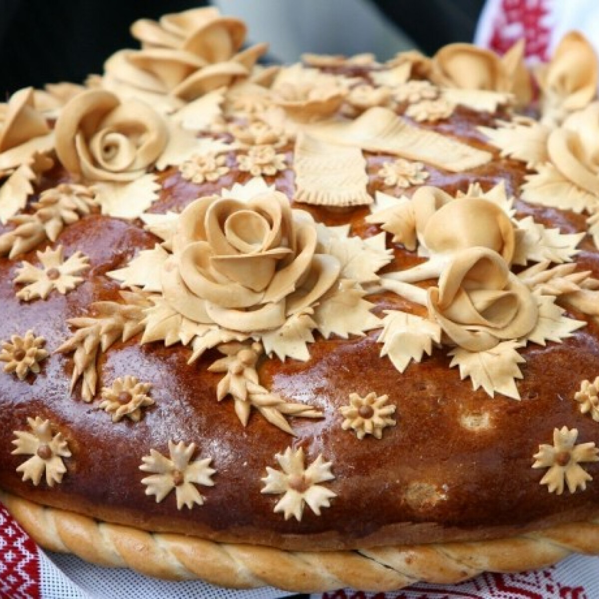Kit érdekel az esküvői torta, ha ilyen esküvői kenyerünk is lehet!