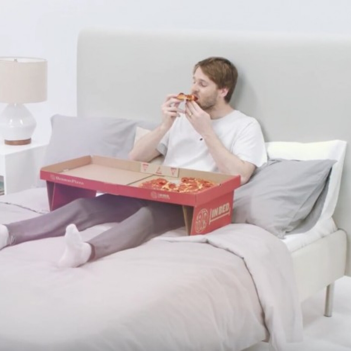 Követeljük idehaza is a tálcává alakítható pizzásdobozt