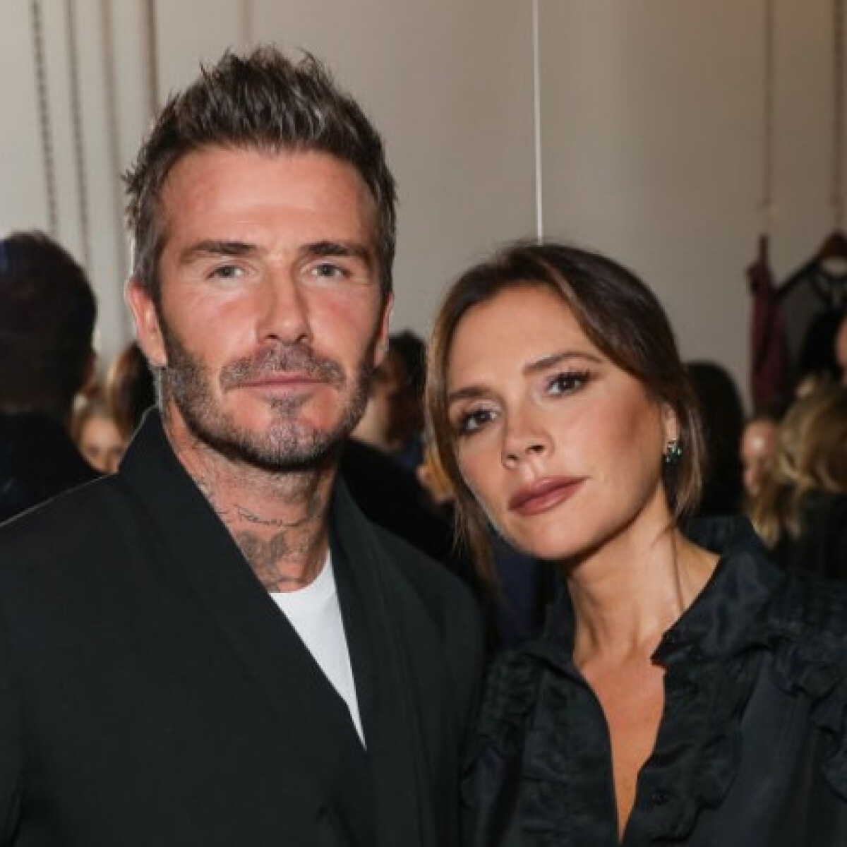 David Beckham és Victoria imádnivalóan bénáznak a konyhában - egyikük az ujját is majdnem lenyeste