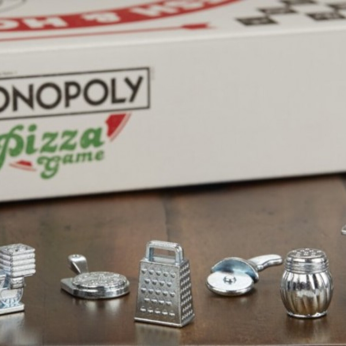 Kérjük, ne próbálja megenni! - itt a pizzásdobozba rejtett Monopoly