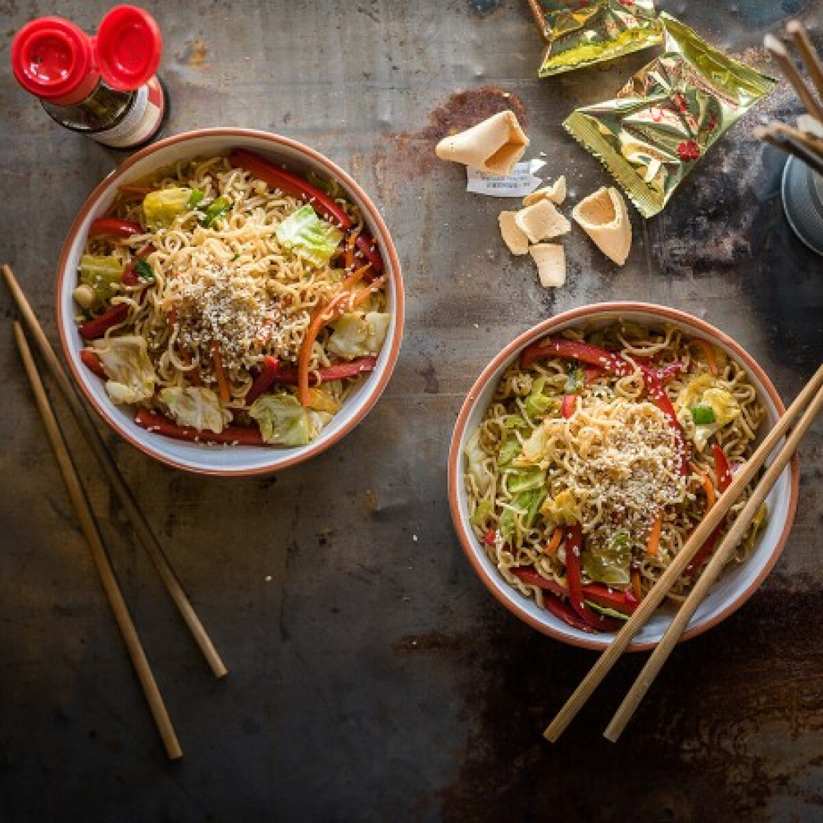 Kínai büfés kedvenc: pirított tészta, ami 30 perc alatt az asztalra kerül