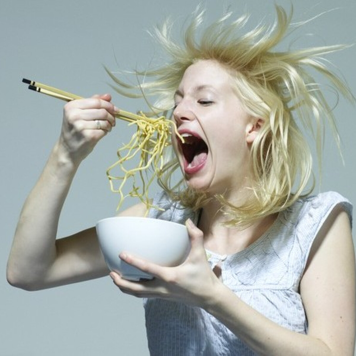 „Hatszor annyit eszem egyedülállóként, mint házasként” – olvasóink mesélnek, milyen egyedül enni