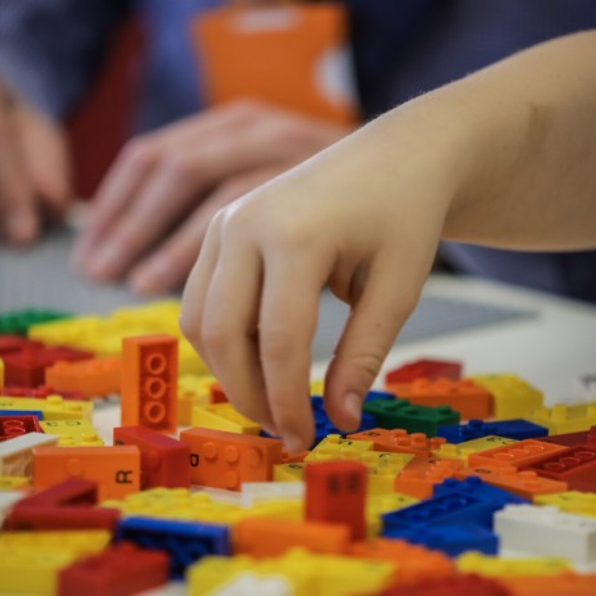 Különleges építőkockákat készít látássérült gyerekeknek a LEGO