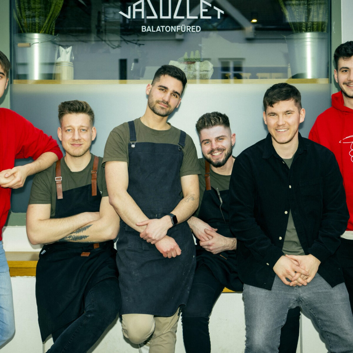 „Azért kellett tavaly meghalni a melóban, hogy idén itt tartsunk" – A füredi Vasüzlet alapítójával, Huszár Mátyással beszélgettünk