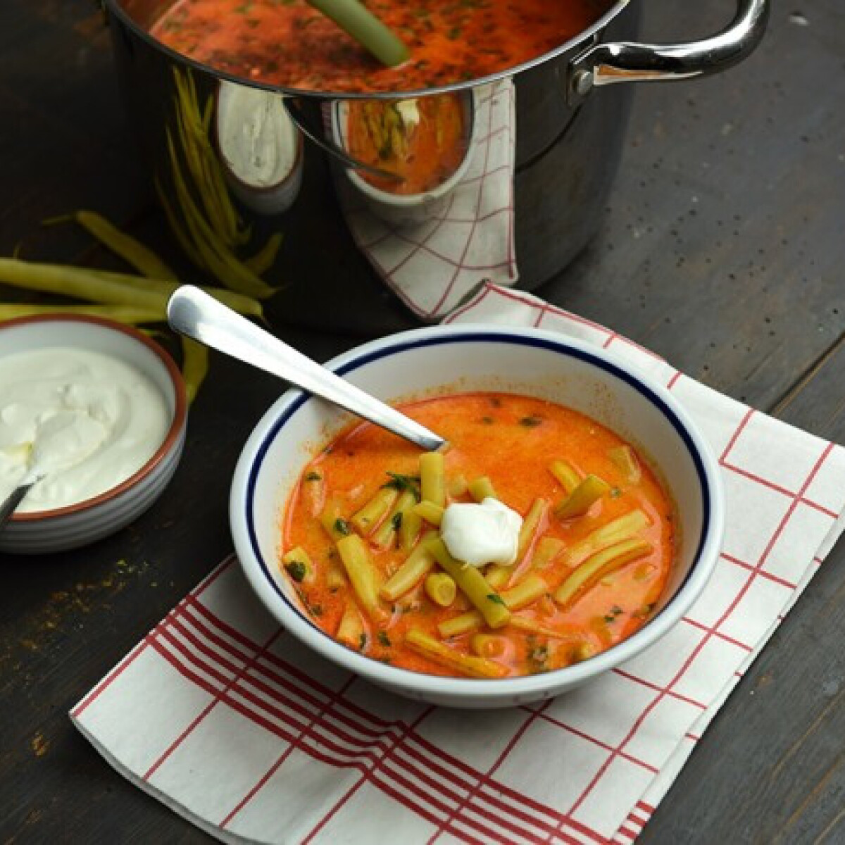 Mit főzzek ma? Gyors zöldbableves, bolognai és málnás-dinnyés sorbet a keddi menüben