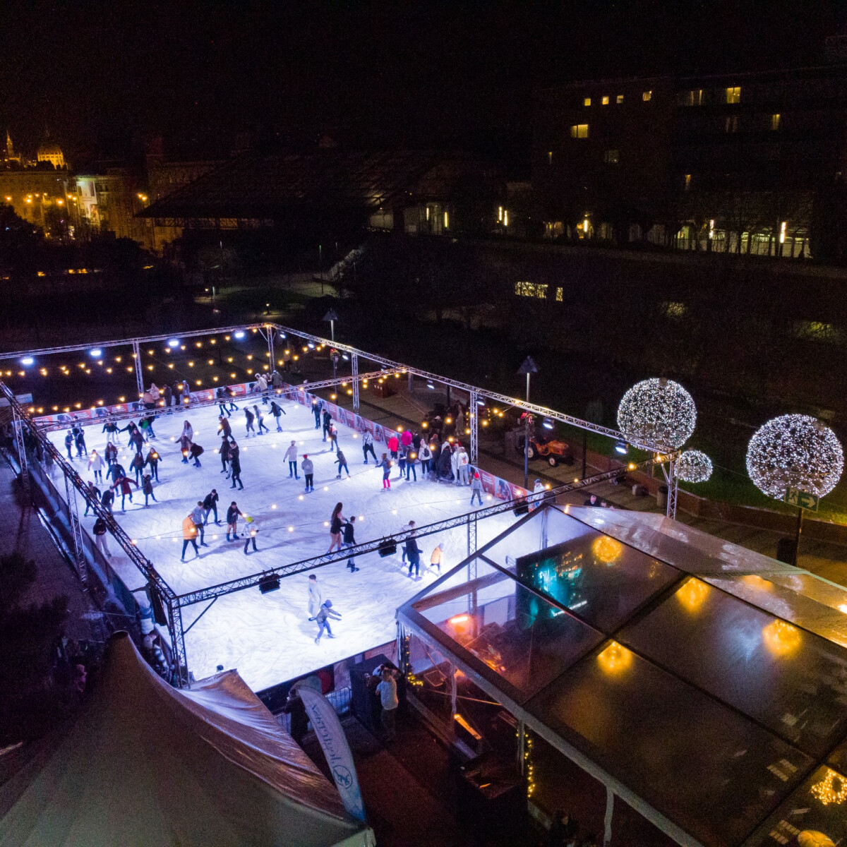 4 ingyenes korcsolyapálya Budapesten, ahol szelhetjük a jeges köröket
