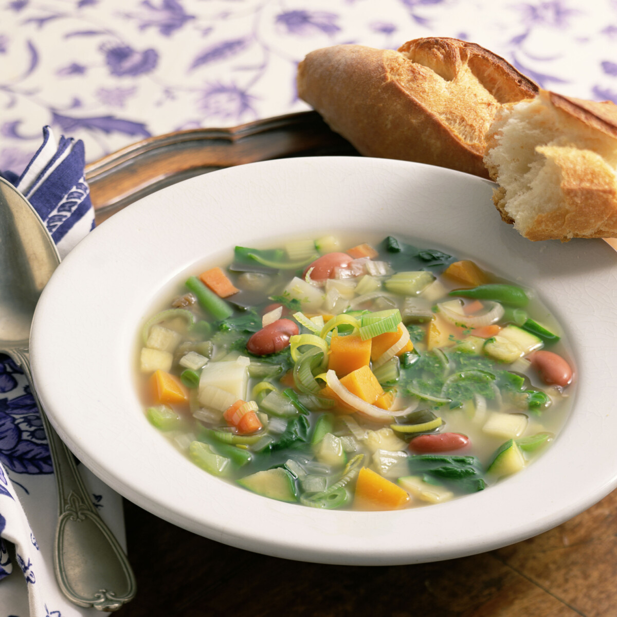 Így érd el, hogy minden zöldség egyszerre főjön meg a levesben