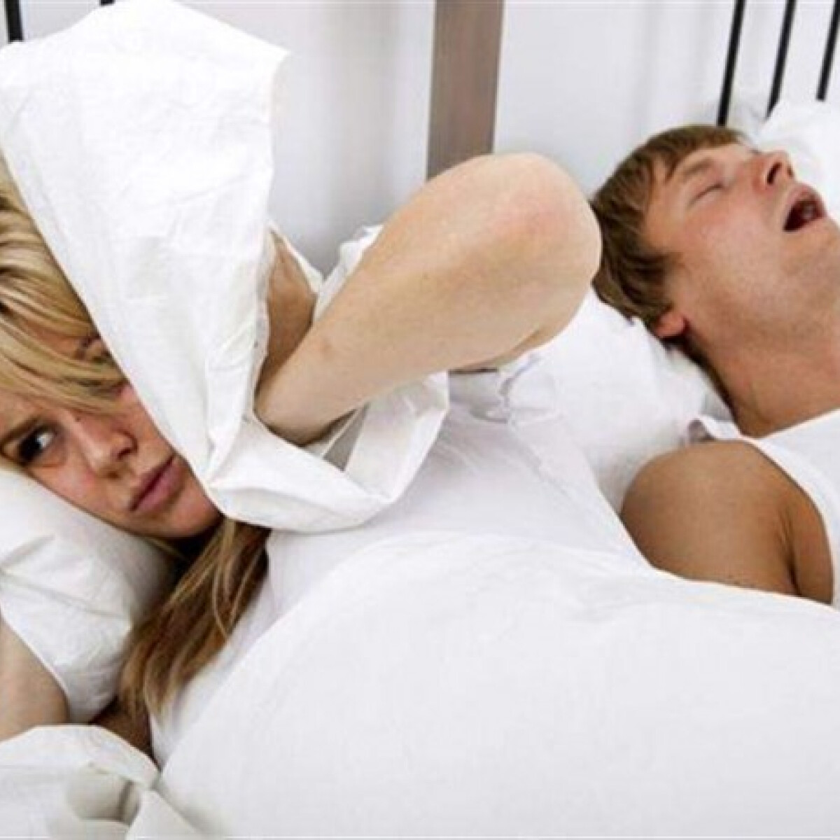 Horkolás: "csak" kellemetlen vagy orvosi kezelést igénylő tünet?
