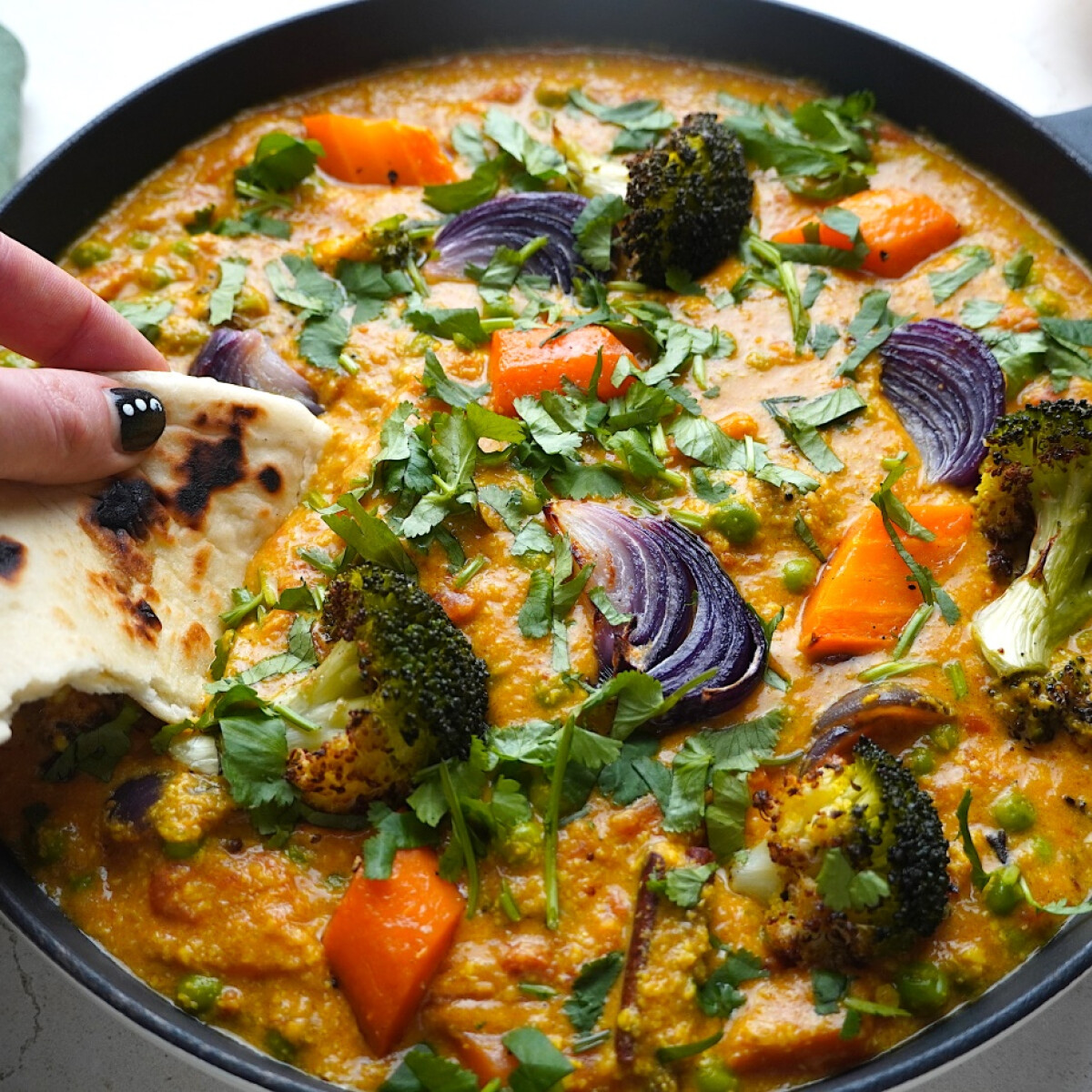 Íme a gyors, sokzöldséges curry, ami szinte elkészíti saját magát