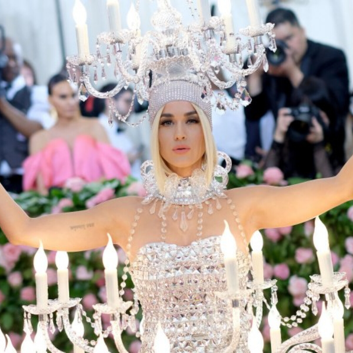Elképesztő, Katy Perry egy ételt is magára öltött a MET-gálán
