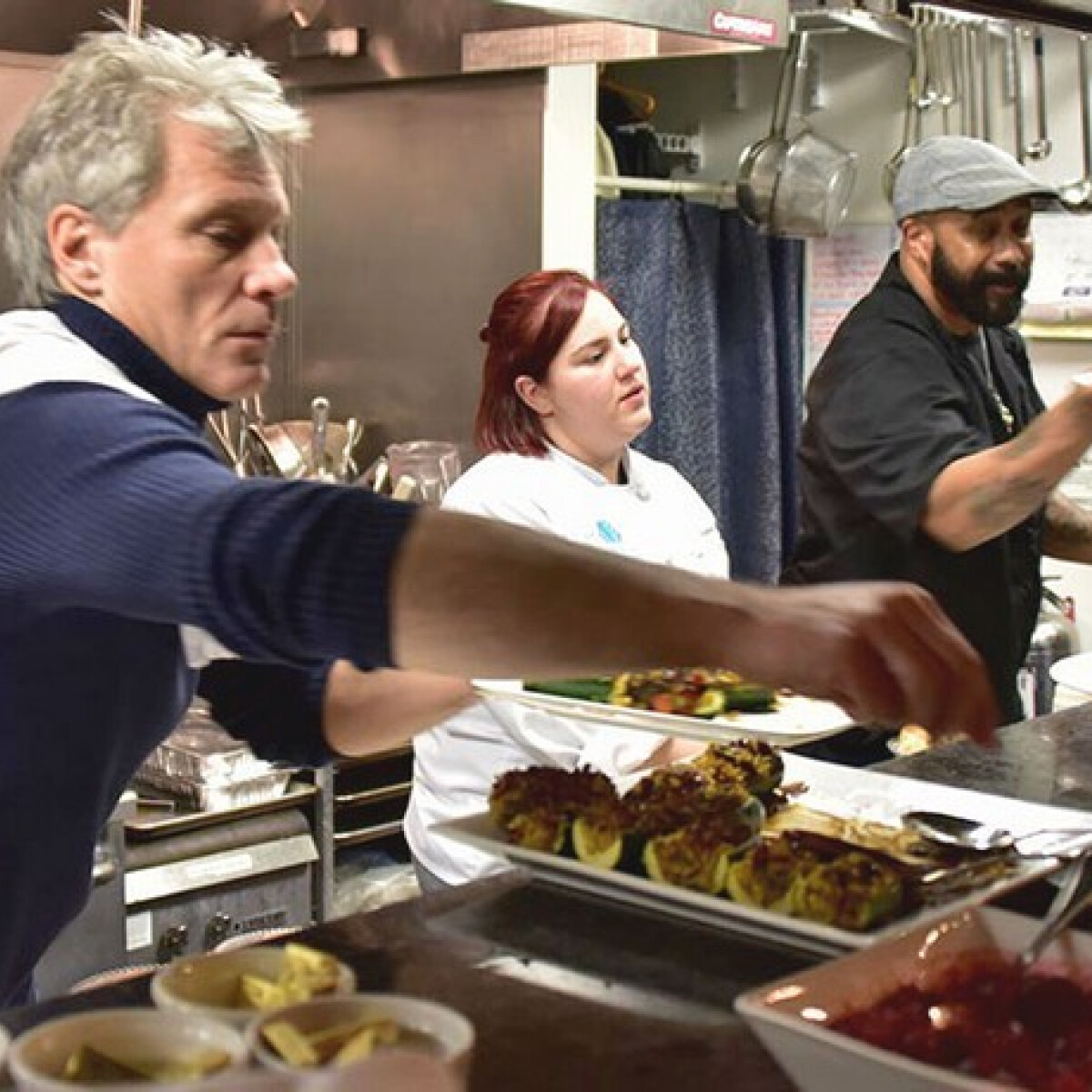 Jon Bon Jovi éttermeiben INGYEN kaphatnak ételt a rászorulók
