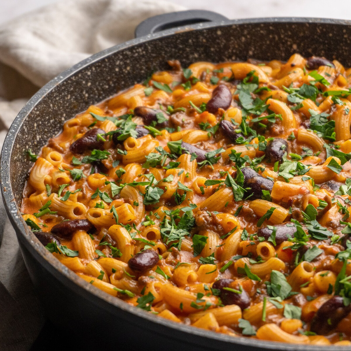 Próbáld ki az egyedényes chilis Mac and Cheese-t, a legfinomabb félórás komfortkaját