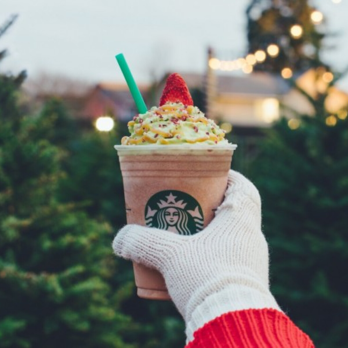 Hangolódjunk az ünnepekre! - Karácsonyfa frappuccino a Starbuckstól