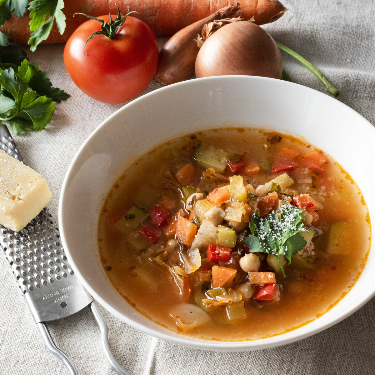 Mit főzzek ma? Csicseriborsós minestrone, édesburgonyás pásztorpite és diós süti boldogít
