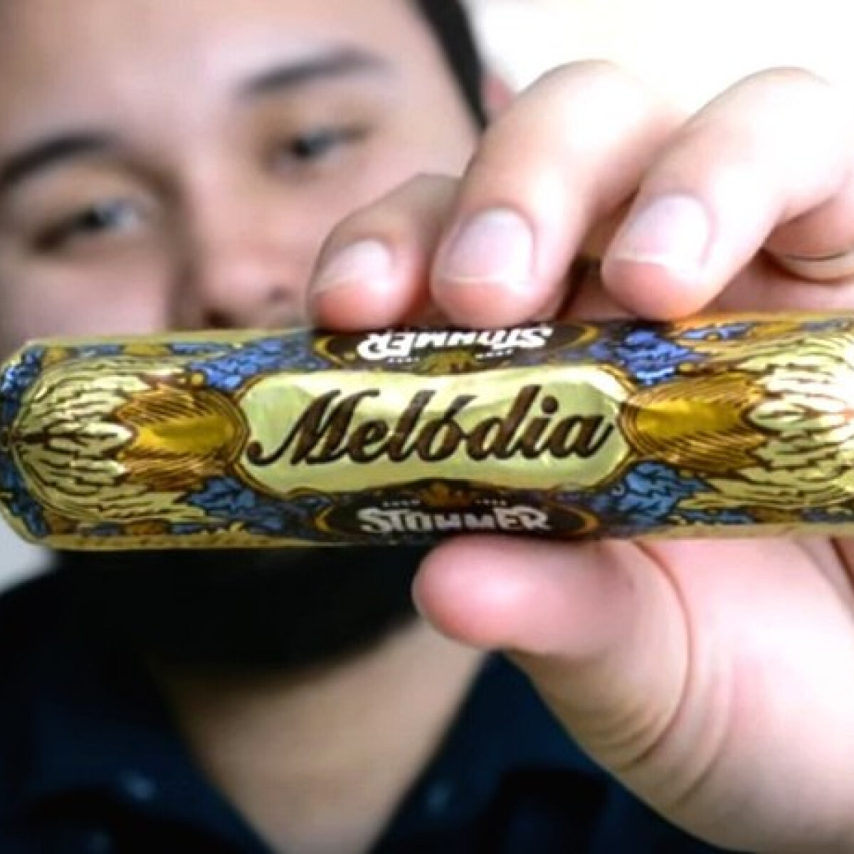Odáig van ez az amerikai blogger a magyar Melódia csokiért és sajtos tallérért