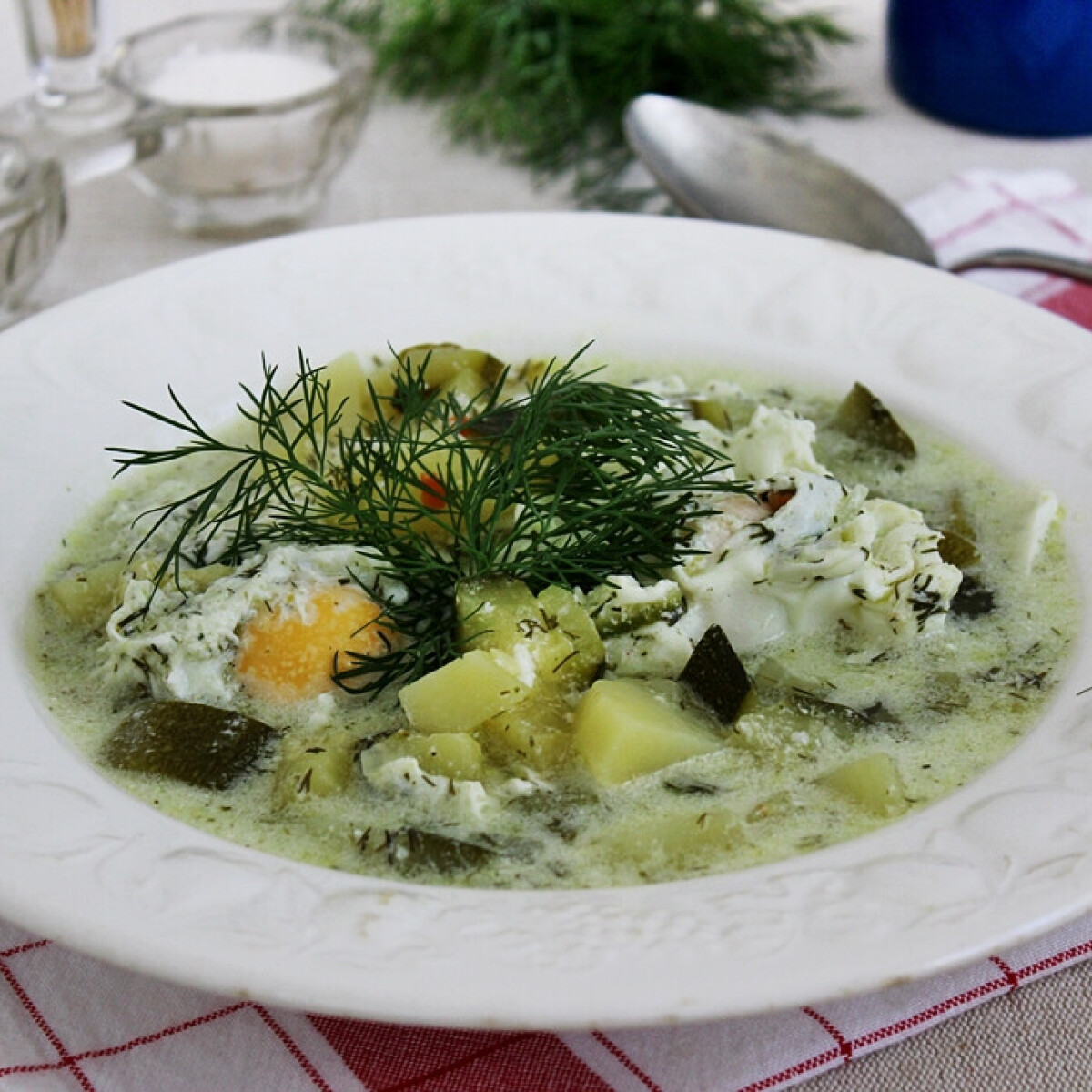 Mit főzzek ma? Kapros cukkinileves, szalonnás rakott krumpli és meggyes-mákos pite kerül az asztalra