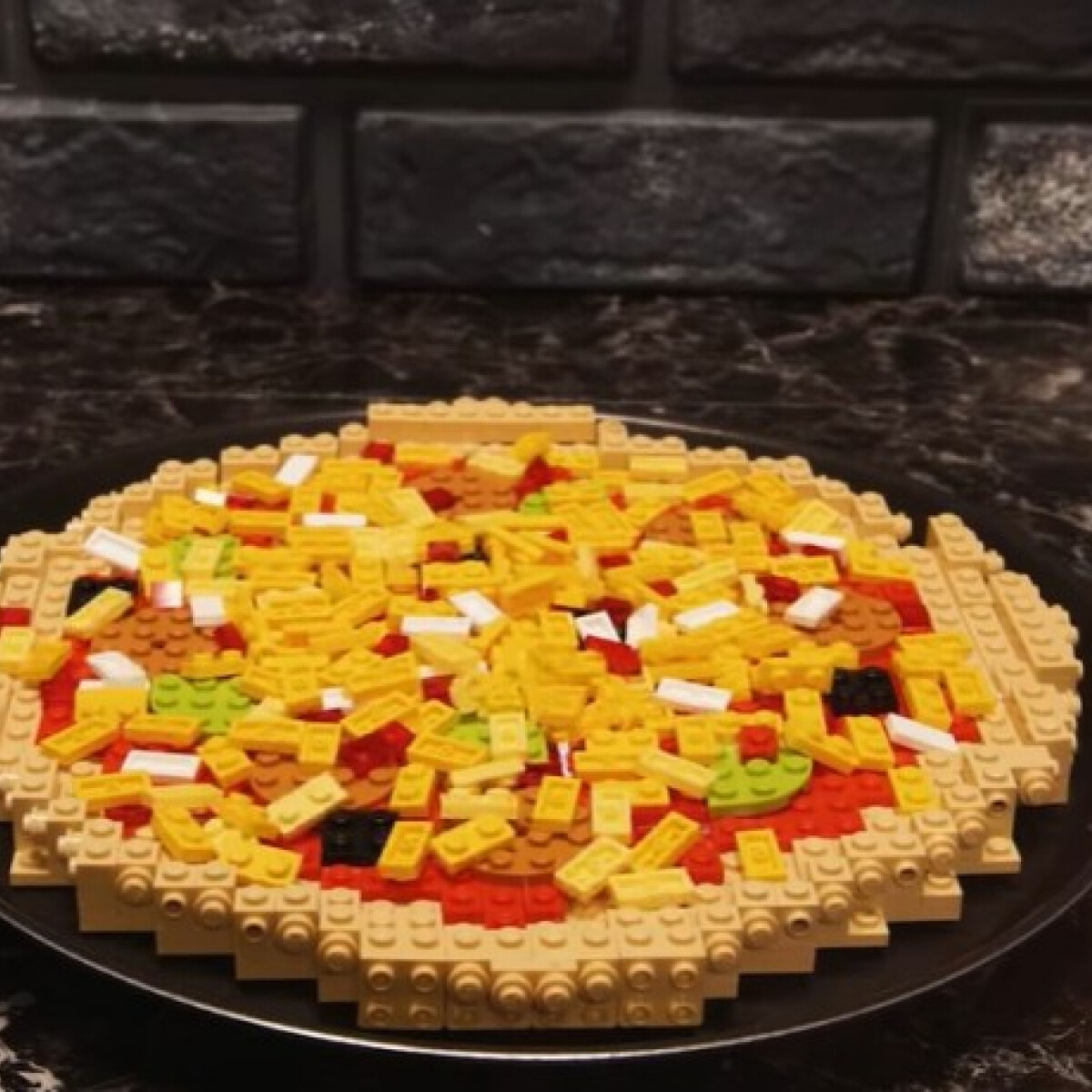 Kicsordul a nyálad, ha megnézed, hogyan készül a Lego-pizza és más finomságok 
