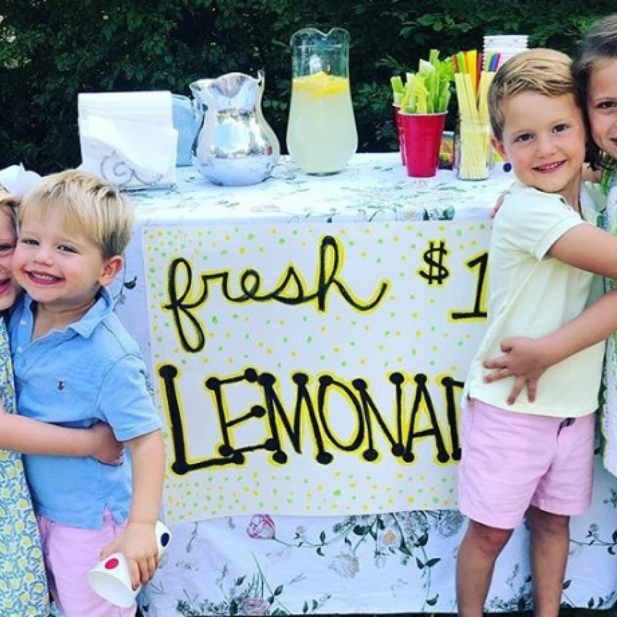 Ezek a gyerekek elképesztően sok pénzt gyűjtöttek limonádéárulással