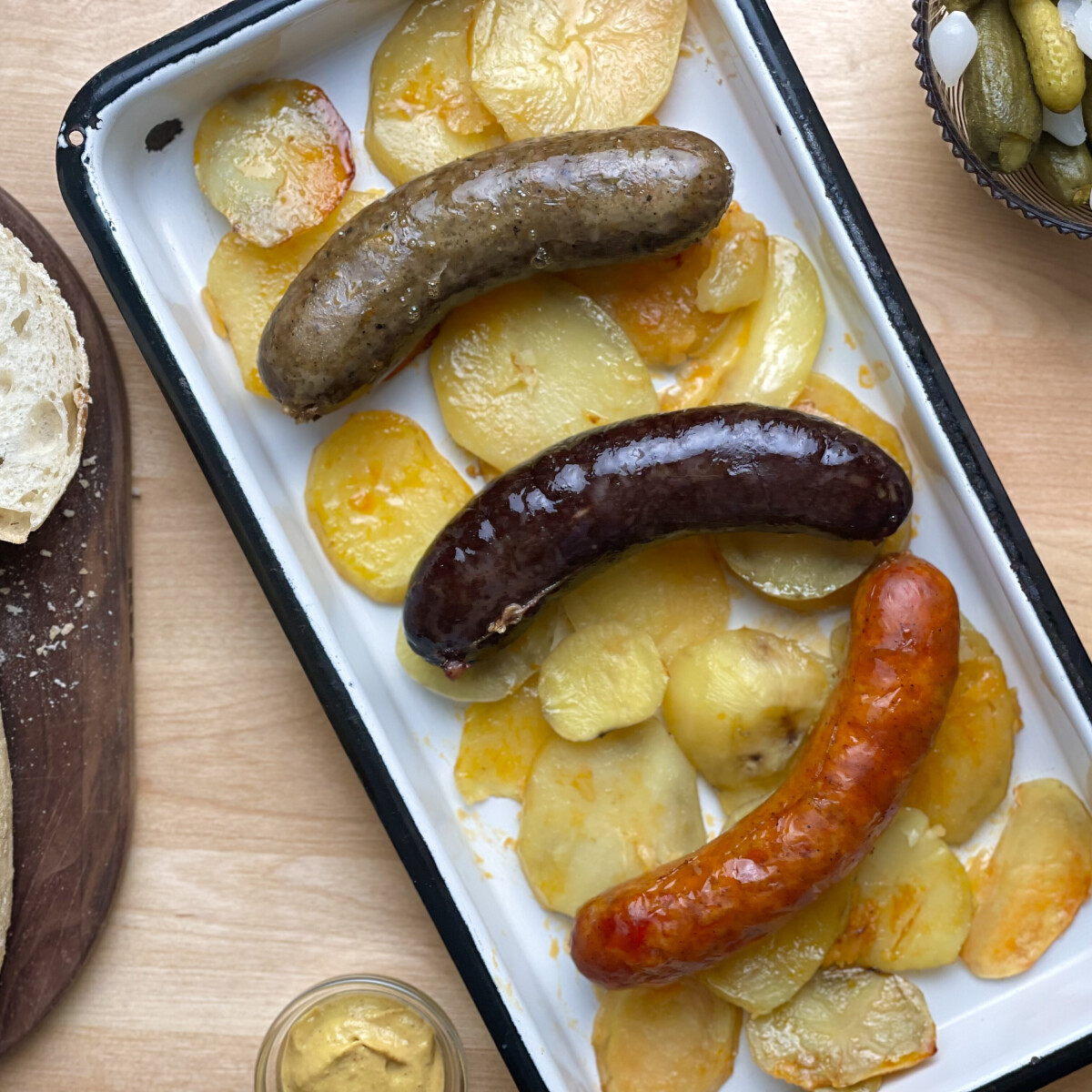 Mit főzzek hétvégén? Klasszikus ízek várnak – Házi kenyér, disznótoros krumplival, tojásleves és torták támadnak