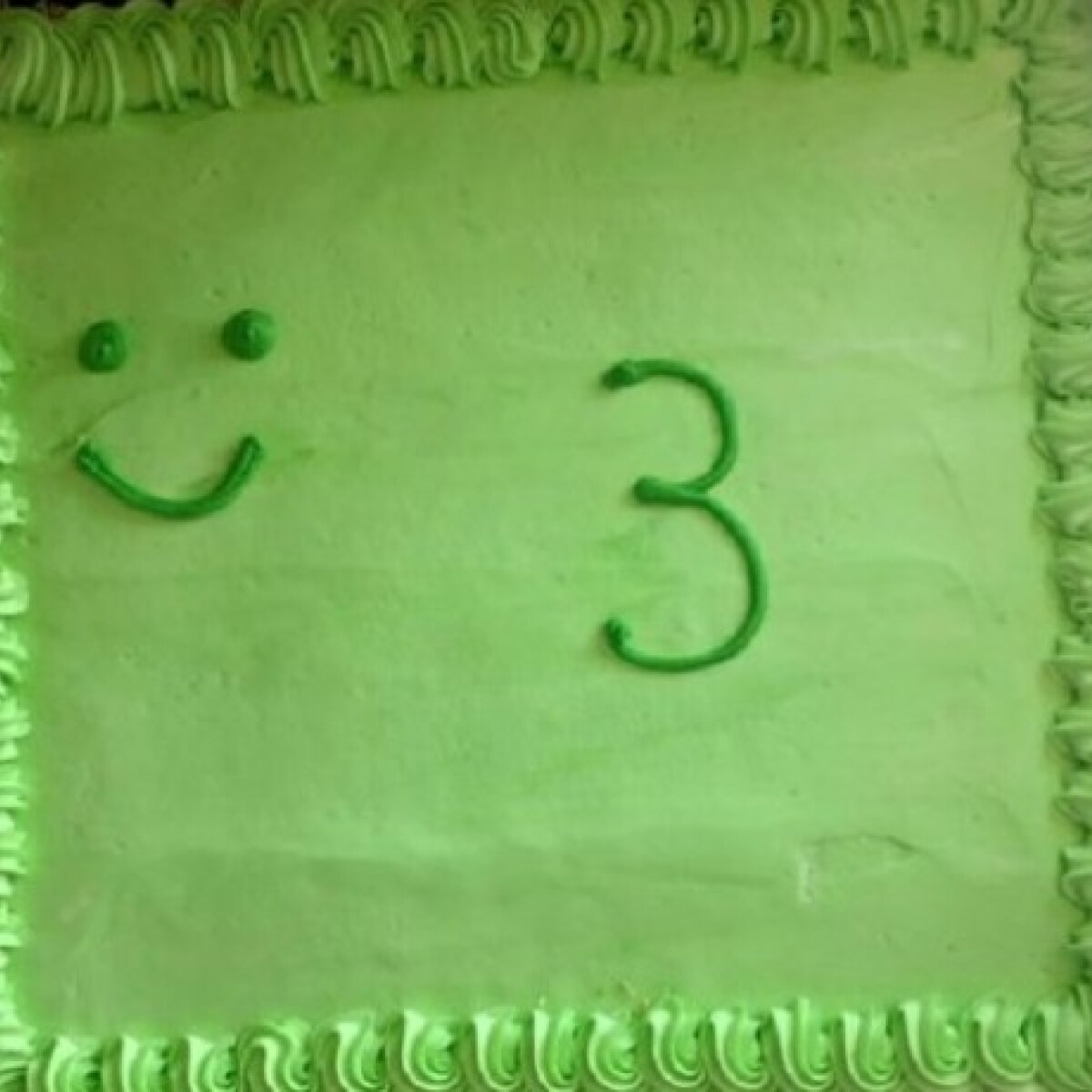 Nem, ez nem egy békás torta, ez egy tortakatasztrófa - pórul járt az apa fia szülinapi tortájával