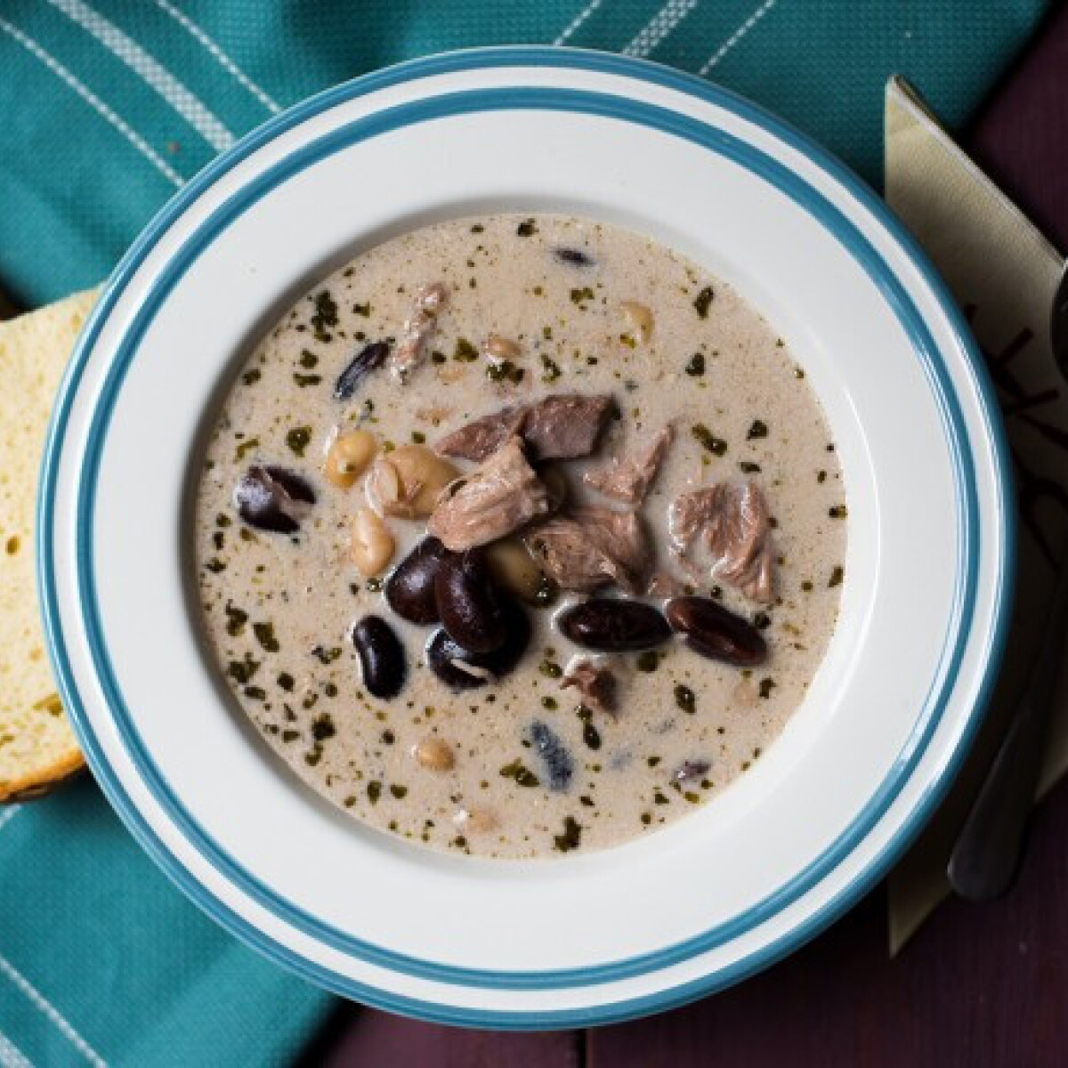 Mit főzzek ma? Csülkös bableves, tavaszi carbonara és omlós kókuszkocka a menü