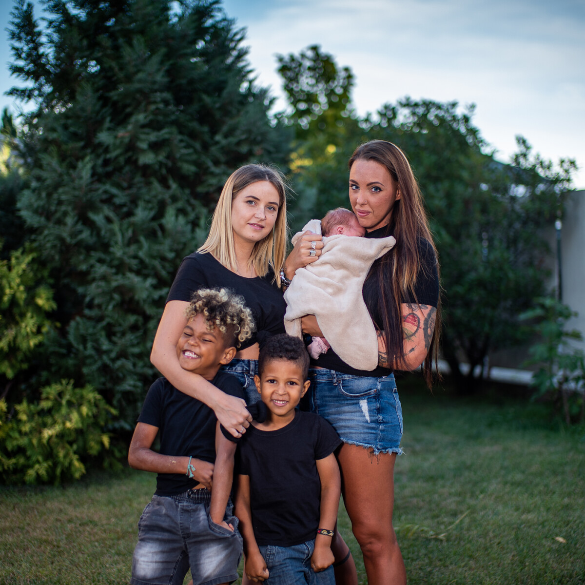 Anya és anya három gyerekkel - így teljes ez a sokszínű magyar család
