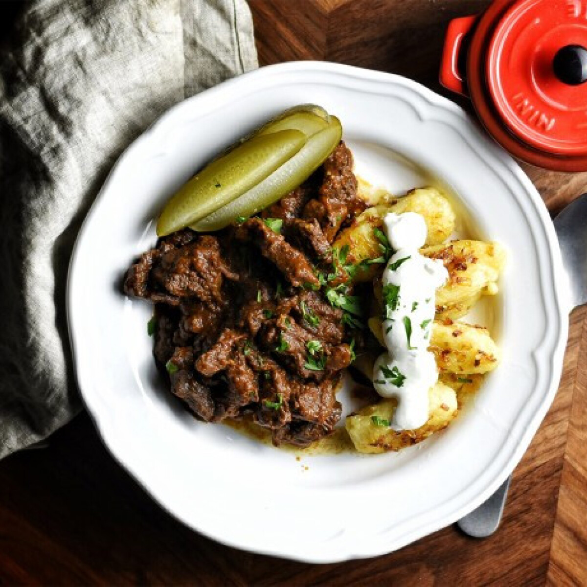 9 tartalmas vörösboros fogás, ami a vasárnap megtestesítője