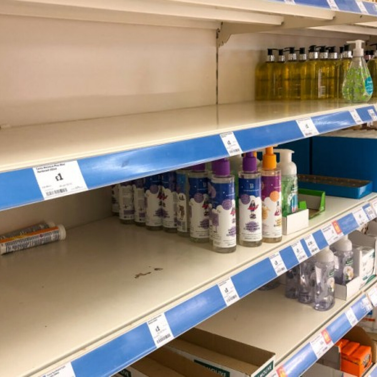 Elképesztő áron adja egy bolt a kézfertőtlenítőket a pánikvásárlóknak