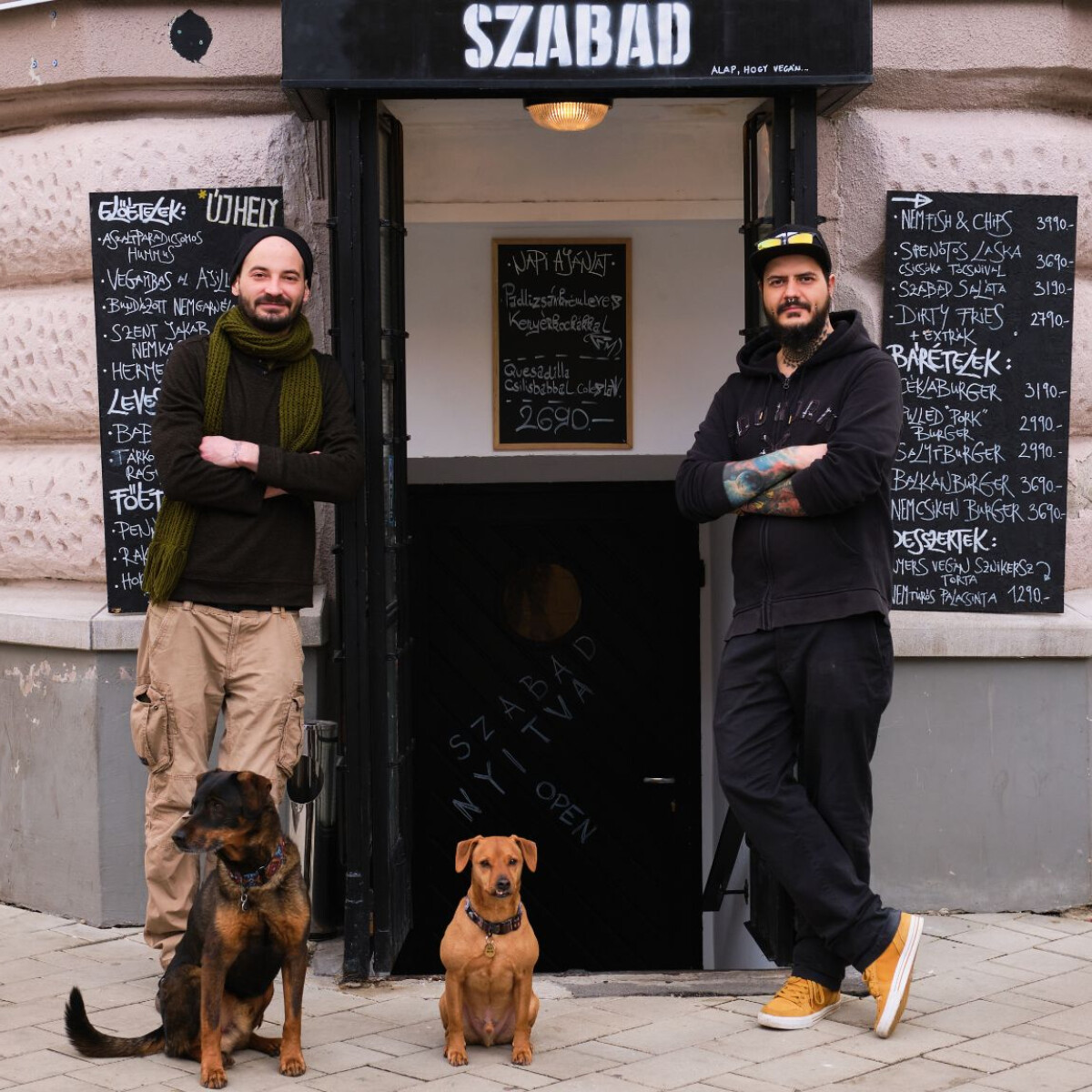 „Szándékosan nem írtuk ki óriás betűkkel, hogy vegán paradicsom” – Budapest legújabb vegán gasztrokocsmájában, a Szabadban jártunk
