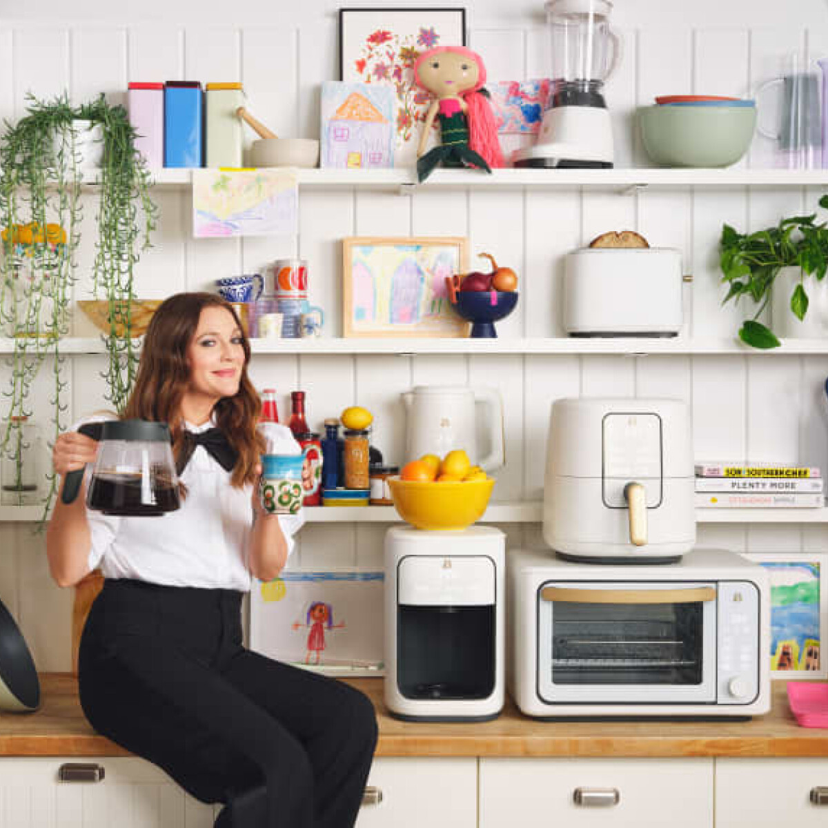 Drew Barrymore gyönyörű és olcsó konyhai gépeket dobott piacra
