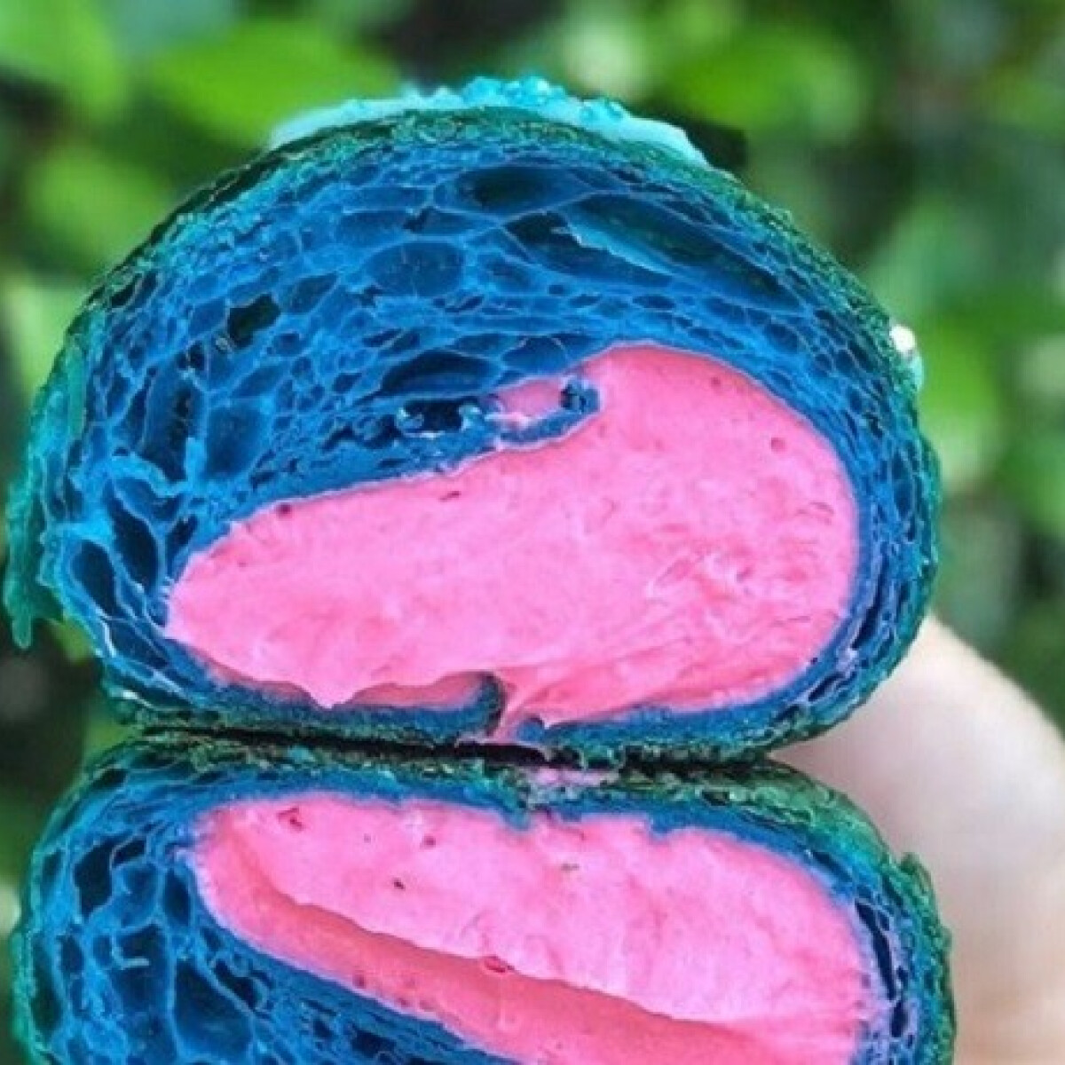 Itt a hableányos croissant kék algával és némi vattacukorral